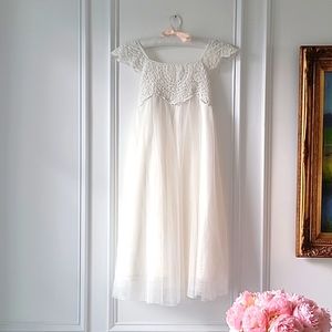 Monsoon UK Girls Age 9 Floor-length creamy white tuile and lace dress.